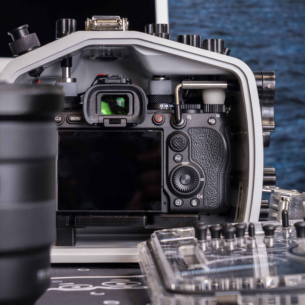ikelite-71483-underwater-housing-sony-a1-ii-lifestyle-a_d7d5c99e-d8b5-4b31-a330-e69a007b2dc0.jpg